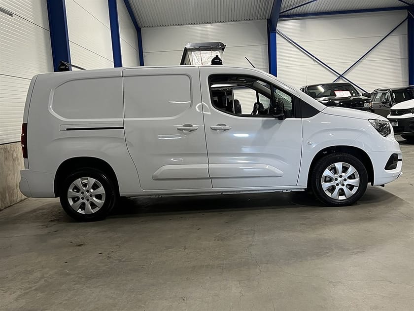 Bild 3 av Opel Combo Cargo XL 1.5 100 Manuell 102 HK / Leasebar / L2 / Värmare /