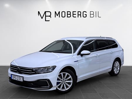 Volkswagen Passat Sportscombi GTE SC 218hk Keyless B-Kamera Navi Drag PDC