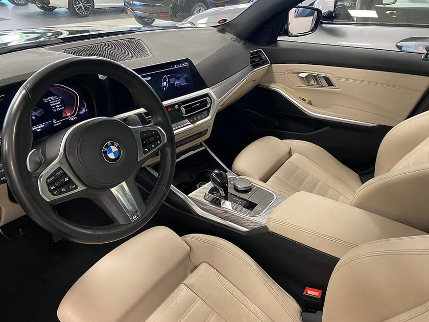Bild 3 av BMW 330i Sedan M-Sport Keyless Panoramatak Adaptiv Farthållare