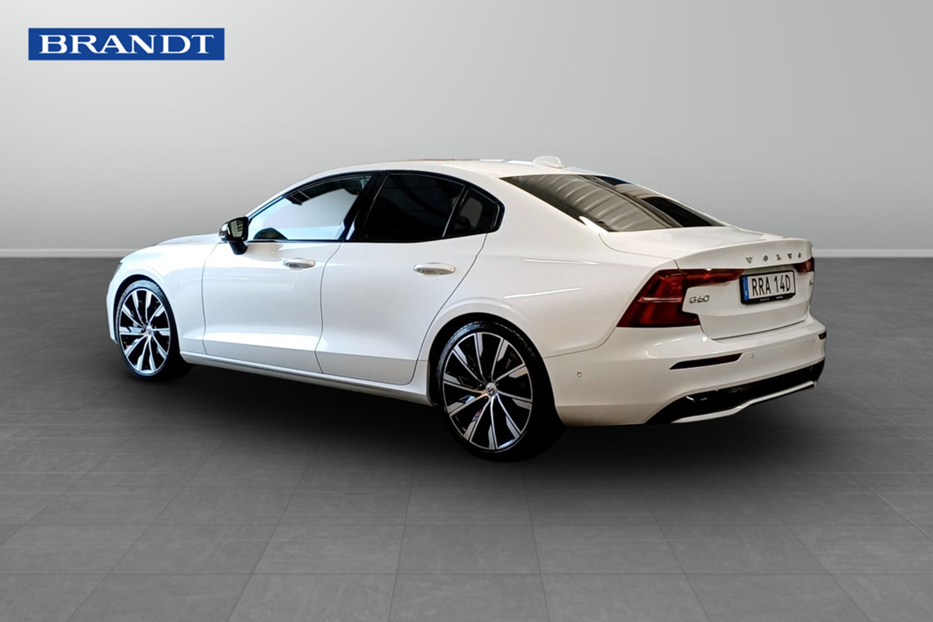 Volvo S60 B5 2023, bild 2/9