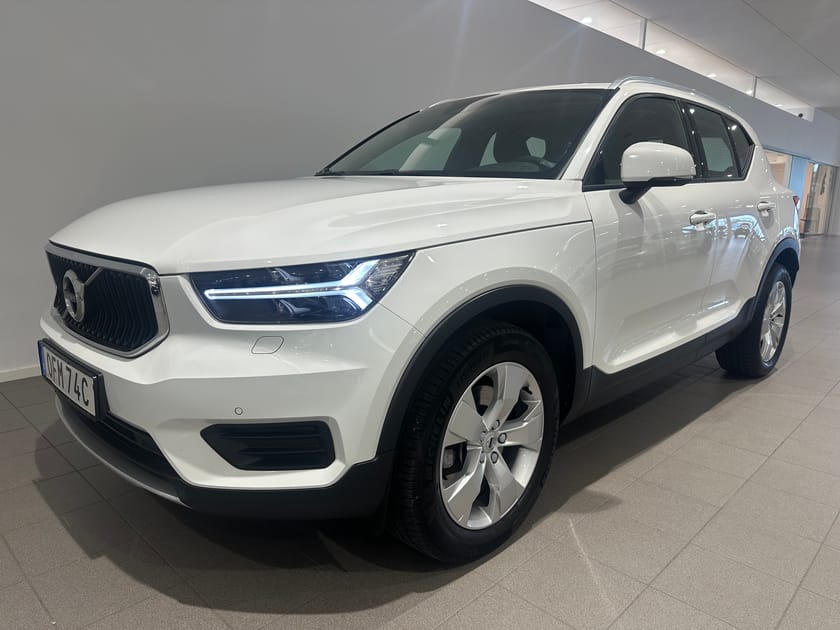 Bild 1 av Volvo XC40 B4 II FWD Bensin MomAdv NaviPro Edt / Navigation / Panoramatak / Dragkrok / Backkamera /