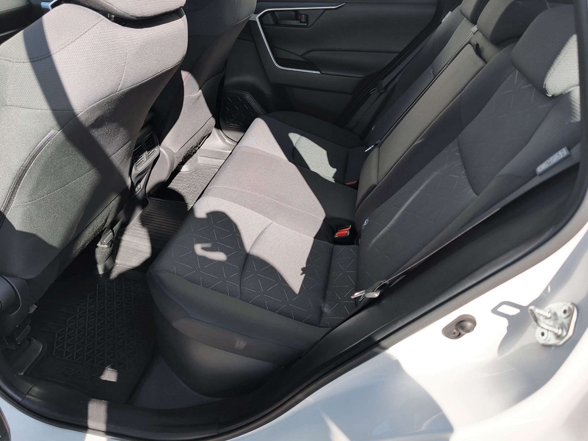 Toyota RAV4 Hybrid AWD-i 2020, photo 7/10