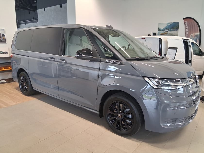 Bild 2 av Volkswagen Multivan eHybrid 4M LIFE HJULBAS: 3124 MM LÅNGT ÖVERHÄNG MOTO