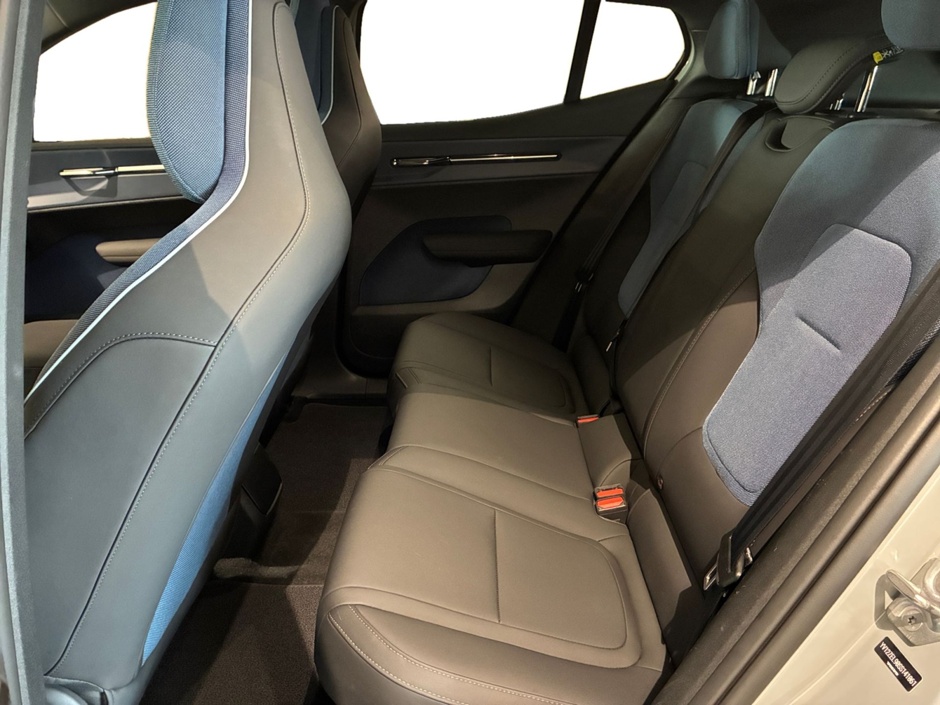 Volvo EX30 2025, bild 7/10