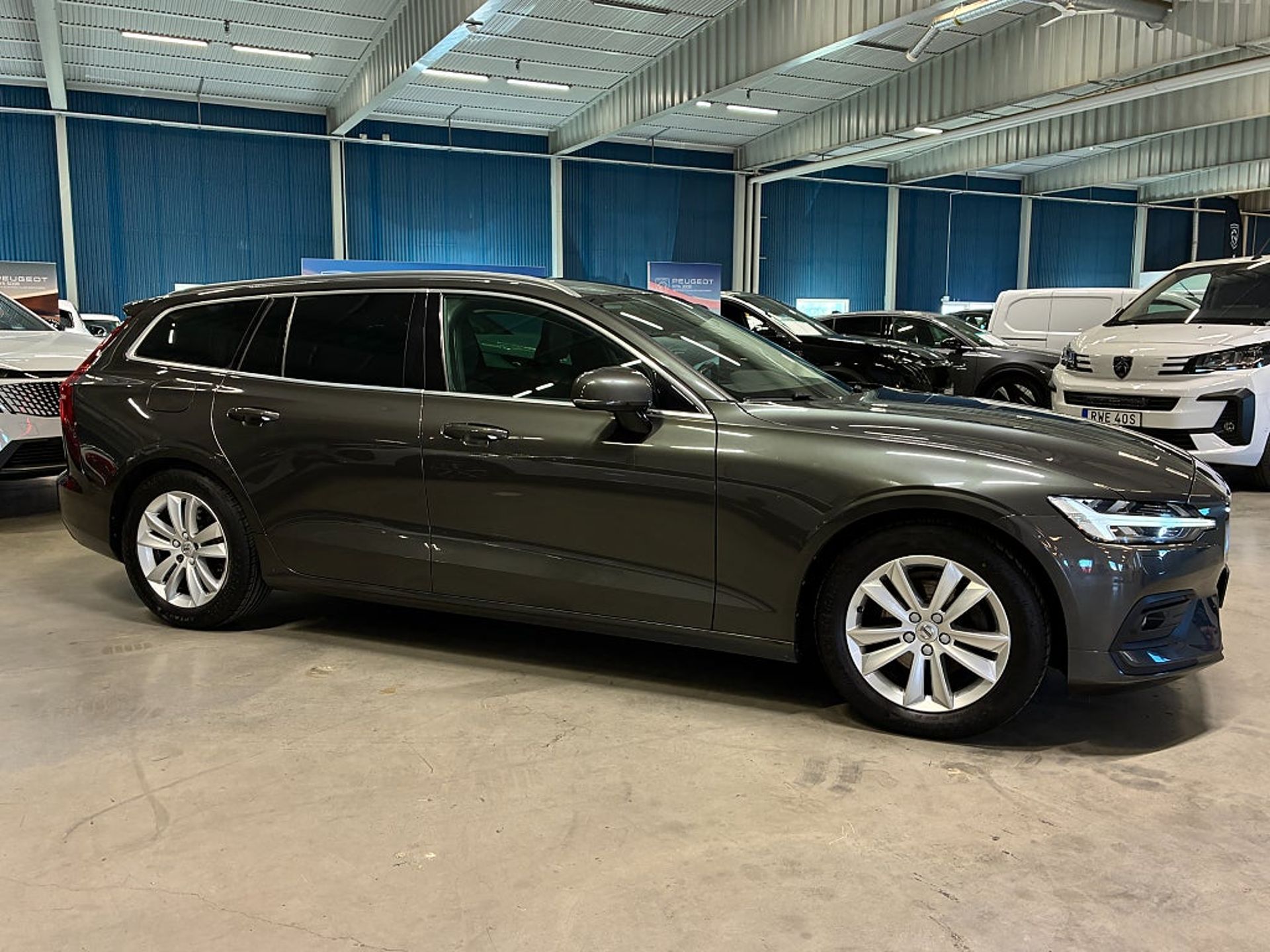 Volvo V60 D4 Aut 190Hk Advanced 2019, bild 2/10