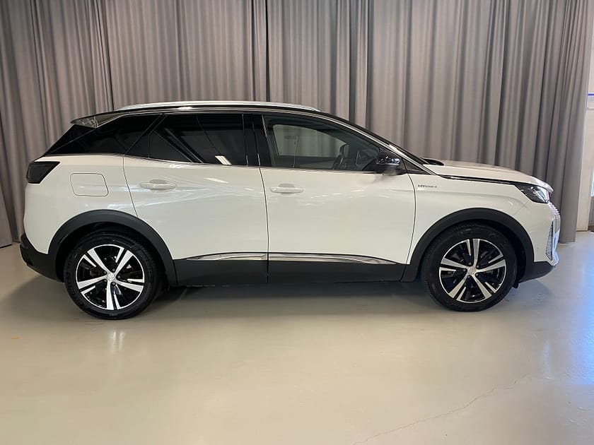 Bild 3 av Peugeot 3008 HYBRID4 300 GT Ultimate 300hk Automat. Navi  Massage