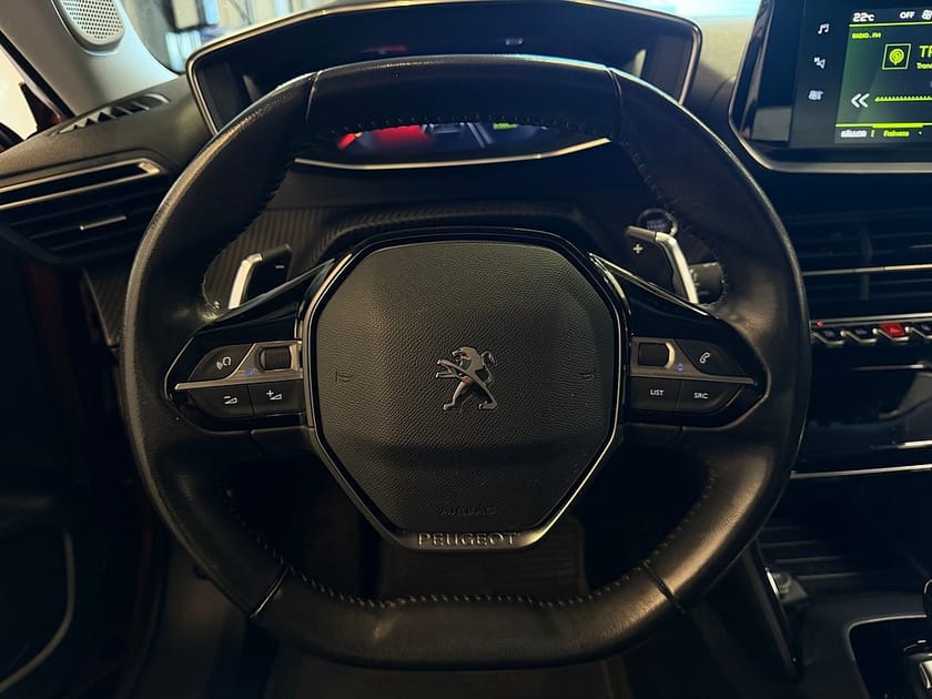 Bild 3 av Peugeot 2008 1.2 130hk/ M-värmare & Kupéfläkt/ Drag/ Vhjul/ Nyservad