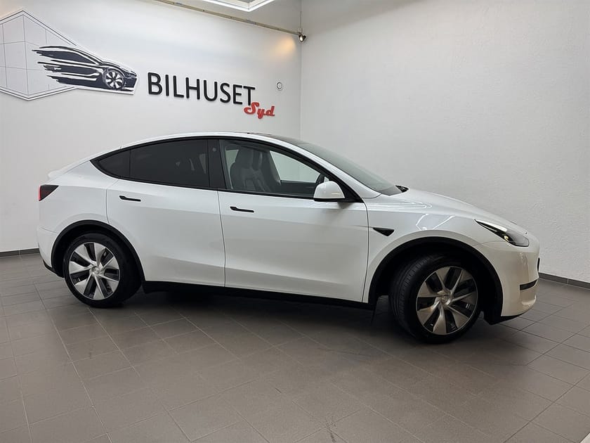 Bild 2 av Tesla Model Y Standard Range RWD 299hk Pano/Moms