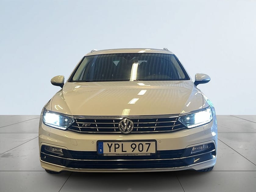 Bild 2 av Volkswagen Passat Sportscombi 2.0 GT Drag/Kamera/P-Värm/Skinn/S&V-Hjul