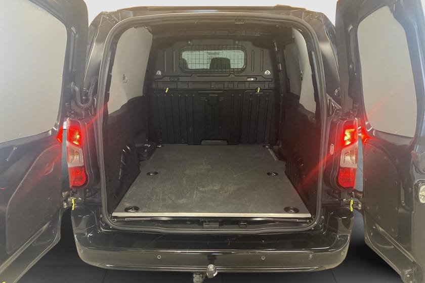 Bild 4 av Toyota ProAce City 1,5D ADBLUE 130 HK S&S AUT 8 PROFESSIO