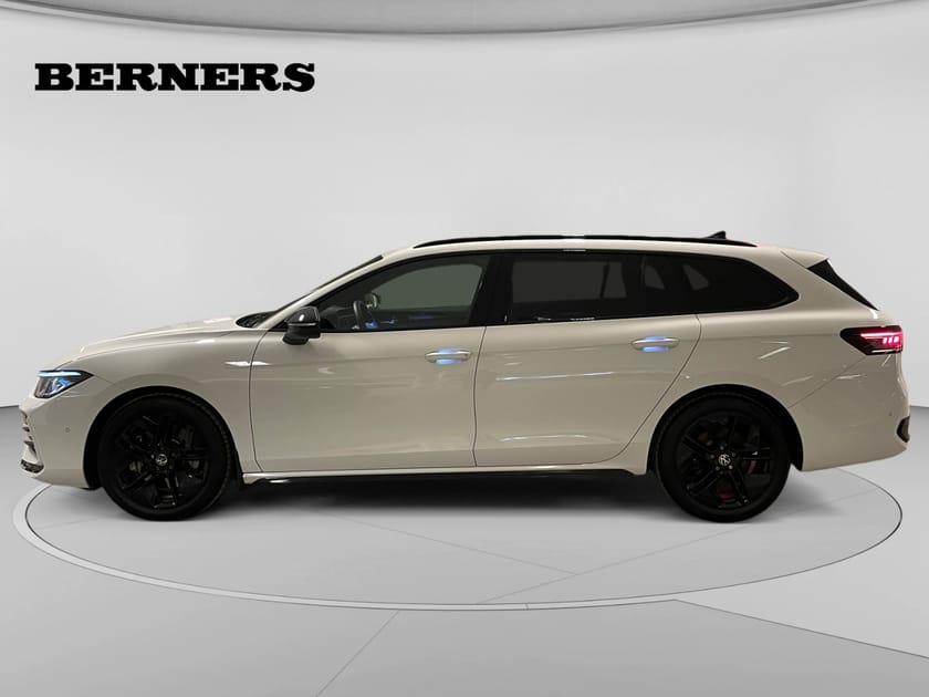 Bild 2 av Volkswagen Passat Sportscombi Tdi 4-m Dsg / R-line black / Drag / Värmare /