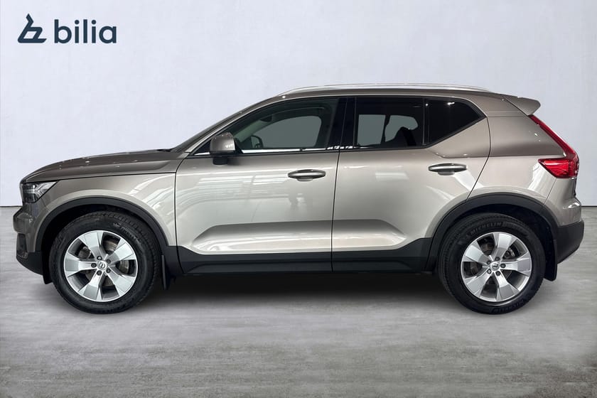 Bild 3 av Volvo XC40 B4 AWD Bensin Momentum Advanced SE/Drag/360 kamera/Nav