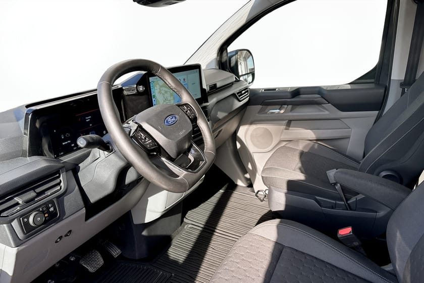 Bild 4 av Ford Transit Custom 320 Crew Van Plug-in Hybrid Dubbelhytt skåp Limited 320L LWB 2.5L PHEV 227hk CVT AT FWD Bensin