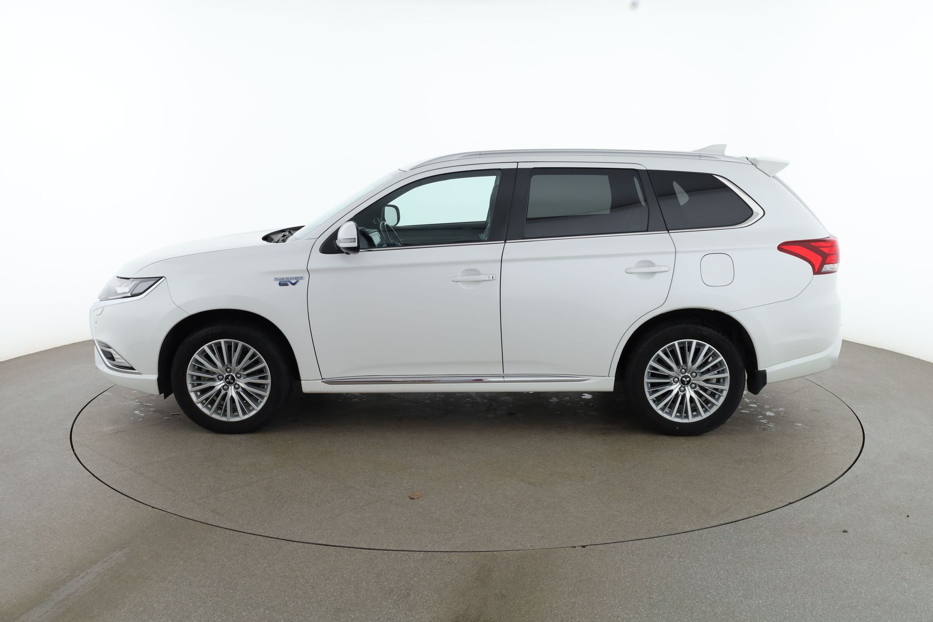 Mitsubishi Outlander 2019, bild 2/10