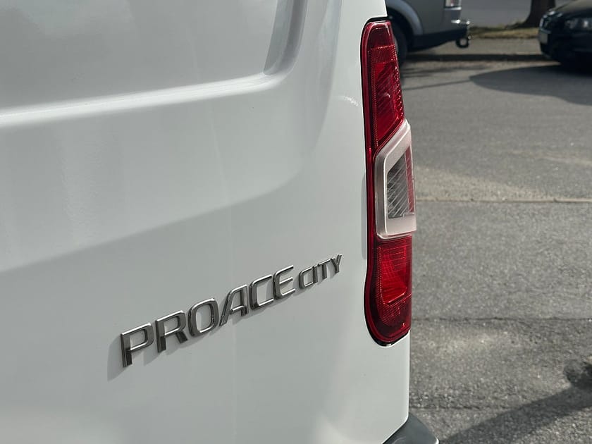Bild 4 av Toyota ProAce City 130hk Aut L2 | 3 års garanti | 2X SKJUTDÖRR | DRAG