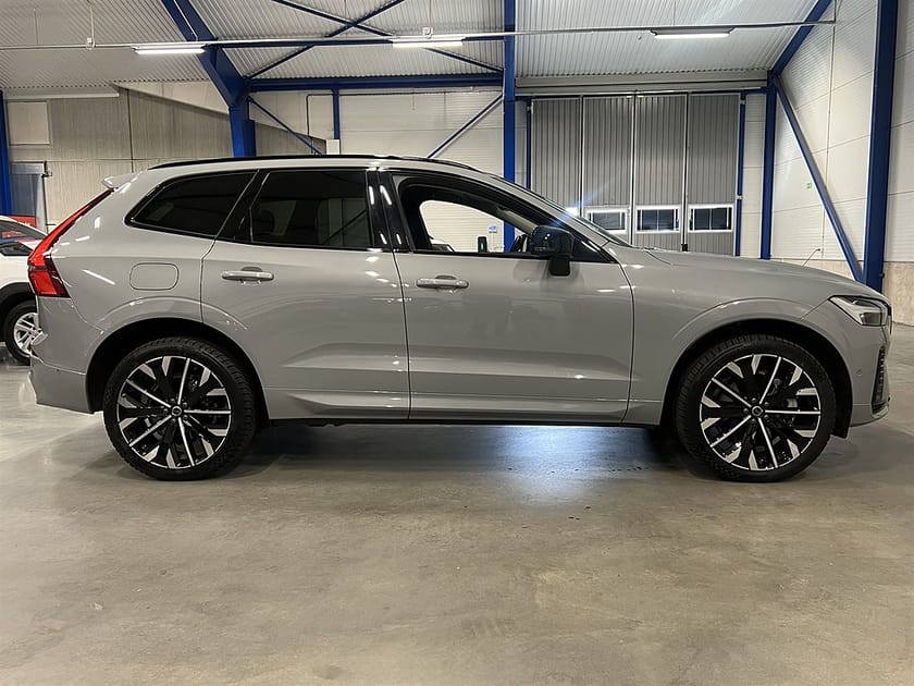 Bild 3 av Volvo XC60 Recharge T6 350 HK AWD / Leasebar / Plus Dark / 21" / Drag /