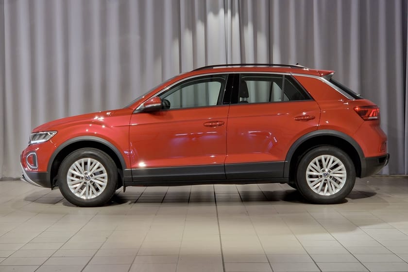 Bild 2 av Volkswagen T-Roc | Drag | Backkamera | Farthållare | Cockpit | 110