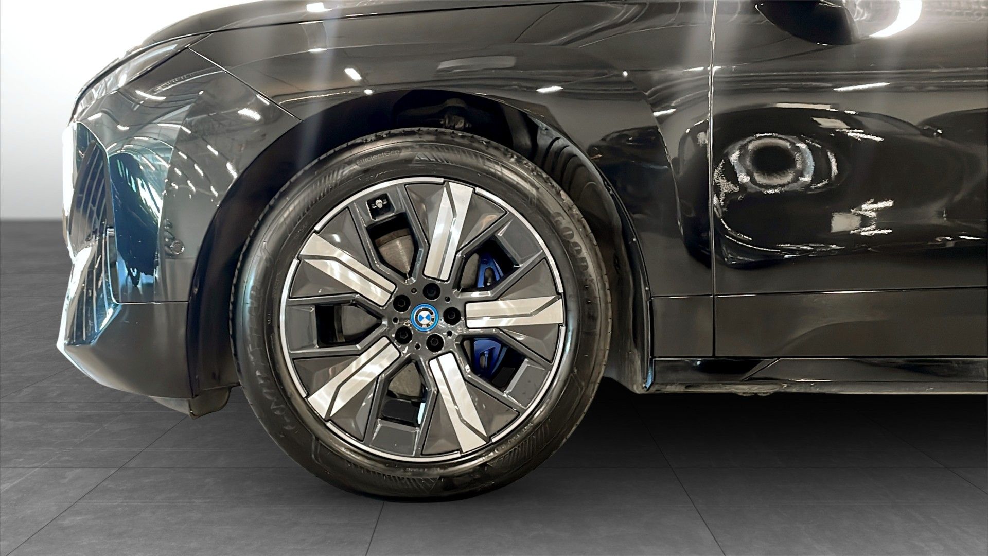 BMW iX xDrive50, 524hp, 2024