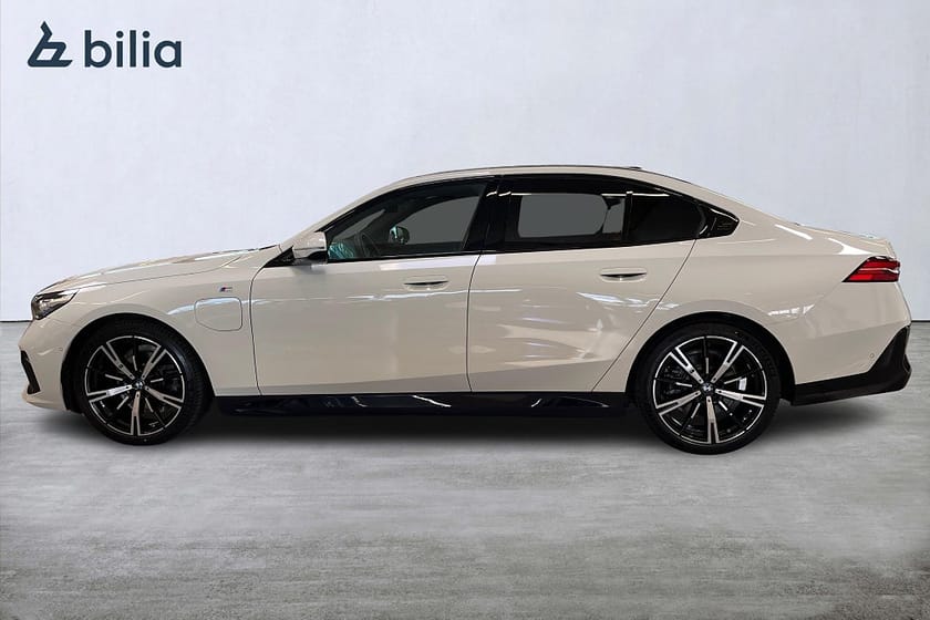 Bild 3 av BMW 530e M Sport Panorama Värmare Komfortstolar 360 Kamera Drag