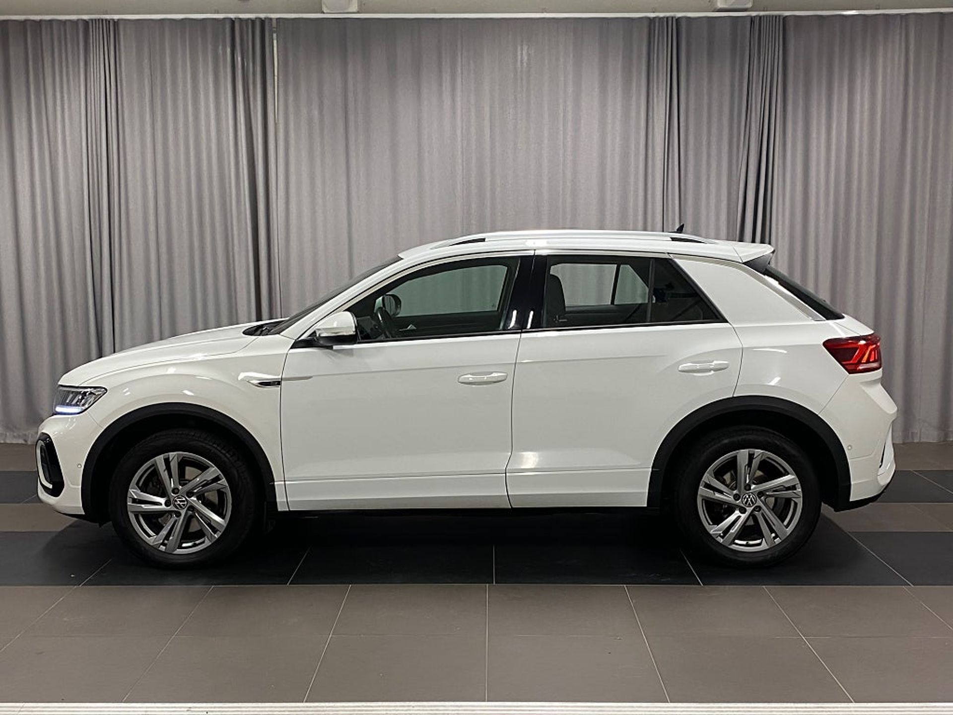 Volkswagen T-Roc 2024, bild 2/10