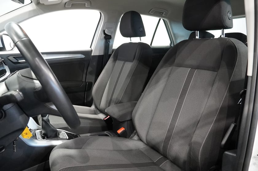 Bild 4 av Volkswagen T-Roc 1.0 TSI 110 HK VÄRMARE BACKKAMERA