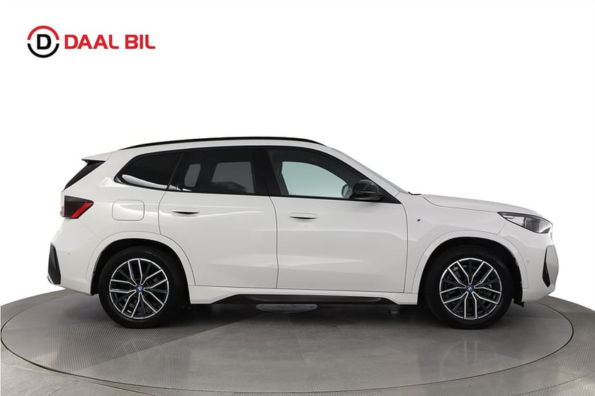 Bild 5 av BMW iX1 xDrive30 64,7 kWh 306HK M-SPORT DRAG P-VÄRM HUD 3D-VIEW
