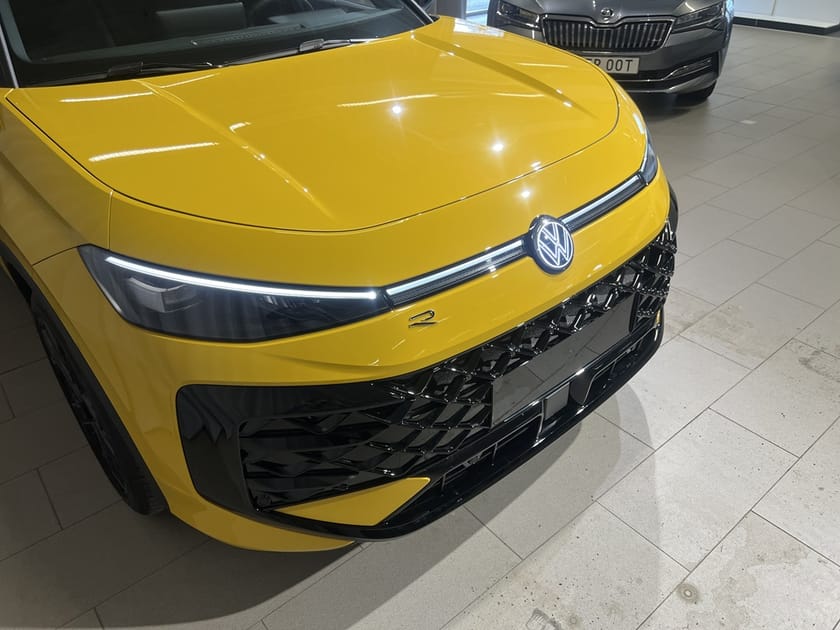 Bild 3 av Volkswagen T-Roc R-Line 1.5 eTSI 150 hk DSG, BlackStyle / Drag