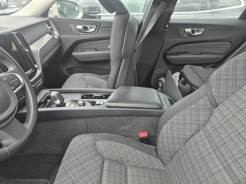 Bild 4 av Volvo XC60 T6 Recharge Core Bright plug in AWD 350HK 4x4 Panorama