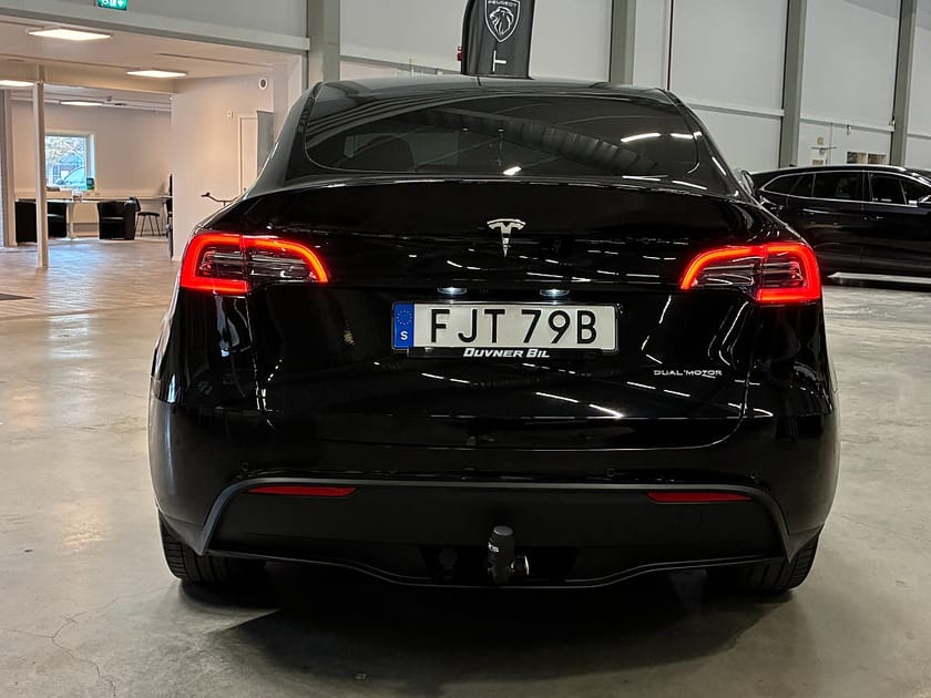 Bild 4 av Tesla Model Y Long Range AWD 514Hk | Pano | Drag | Självkörning 3