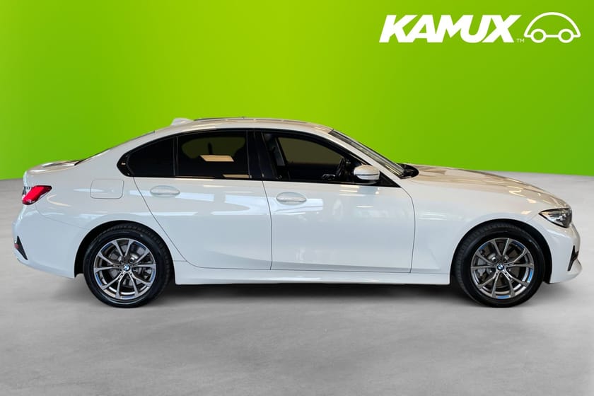 Bild 2 av BMW 330e xDrive Sedan Sport line CarPlay Navi HiFi PDC Drag