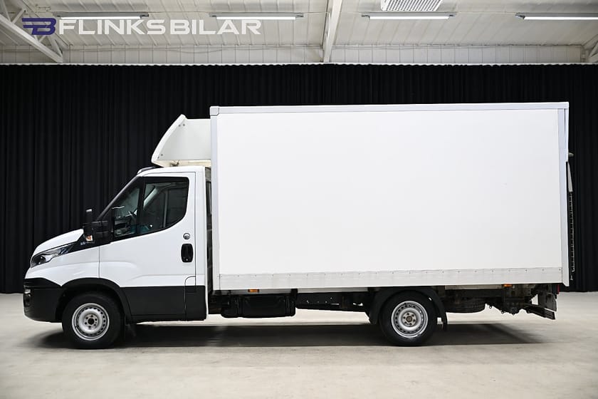 Bild 2 av Iveco Daily 35-140 Chassis Cab 136HK Automat|Volymskåp|BG-Lyft|NyKamrem|Lastar1018kg