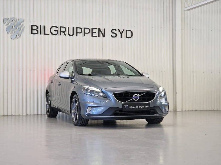 Bild 4 av Volvo V40 D4 R-Design|Panorama|Keyless|Dragkrok|Navi