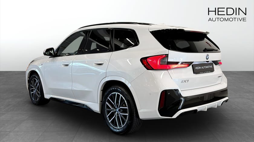 Bild 2 av BMW iX1 xDrive30 M Sport Pano H/K HUD Elstol m minne