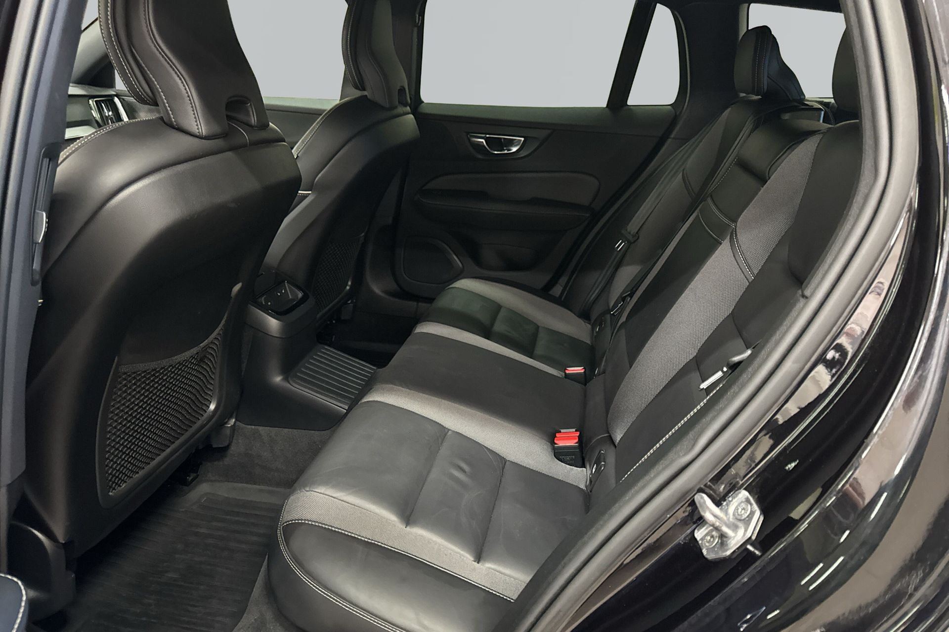 Volvo V60 Recharge T8 R-Design 2021, bild 7/10