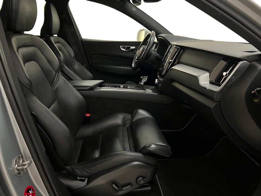 Bild 4 av Volvo XC60 T5 AWD R-Design | Drag | 360° | Head up |