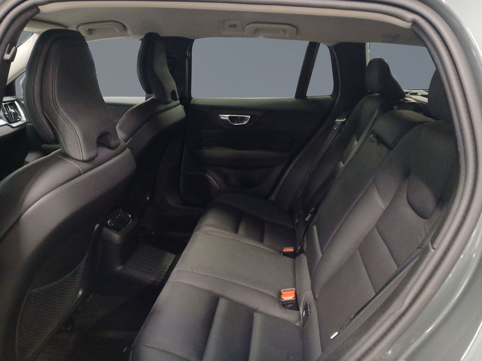 Volvo V60 T6 Plus Dark Nordic Edition 2026, bild 7/10