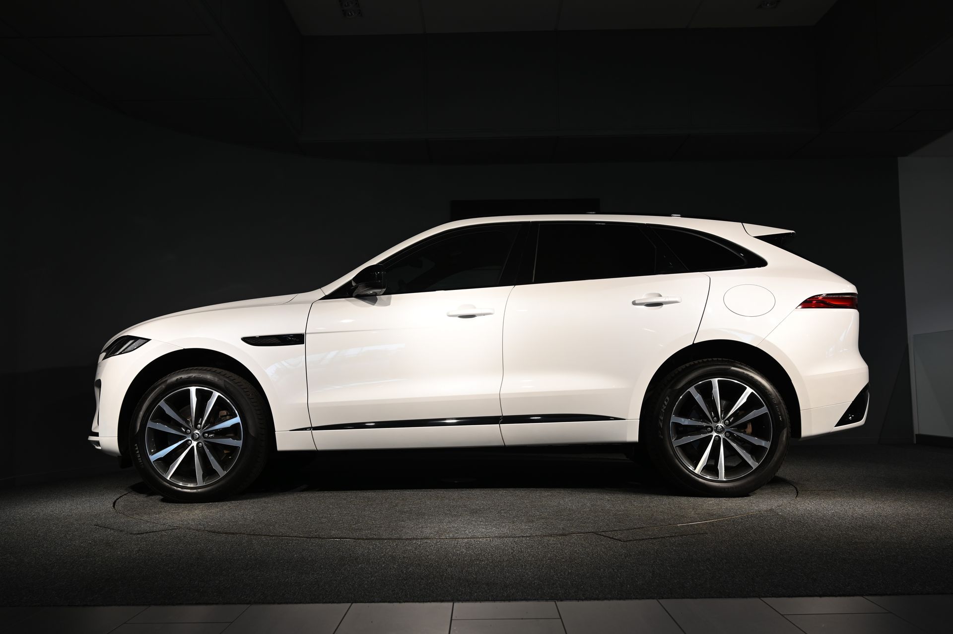 Jaguar F-Pace P400e PHEV 2024, bild 3/21