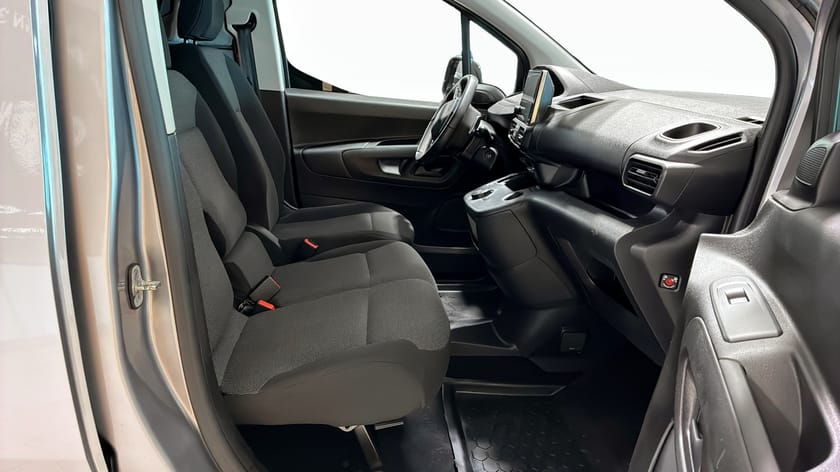 Bild 3 av Peugeot Partner Utökad Last 1.5 BlueHDi 130hk Dragkrok