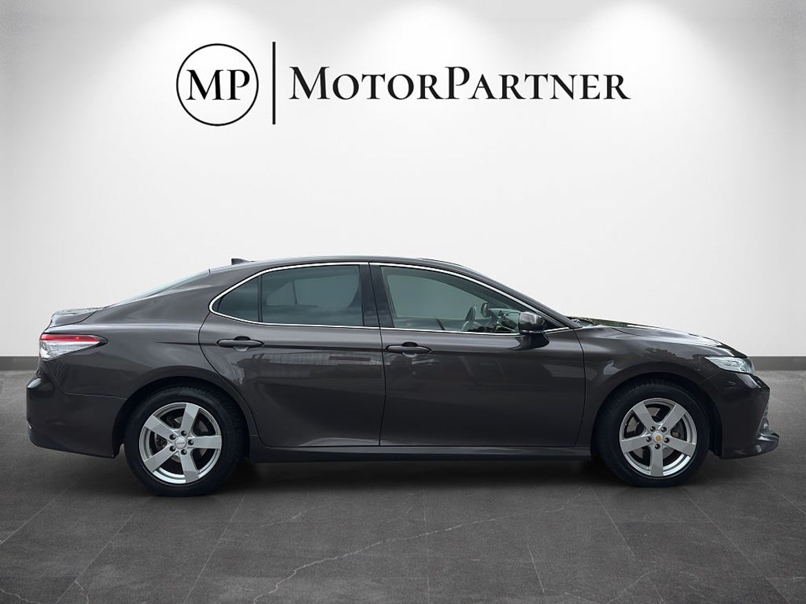 Toyota Camry Hybrid, bild 8 av 21