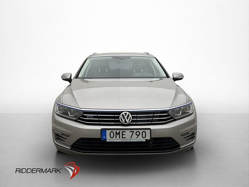 Bild 2 av Volkswagen Passat Variant GTE 218hk Kamera Halvskinn CarPlay Drag