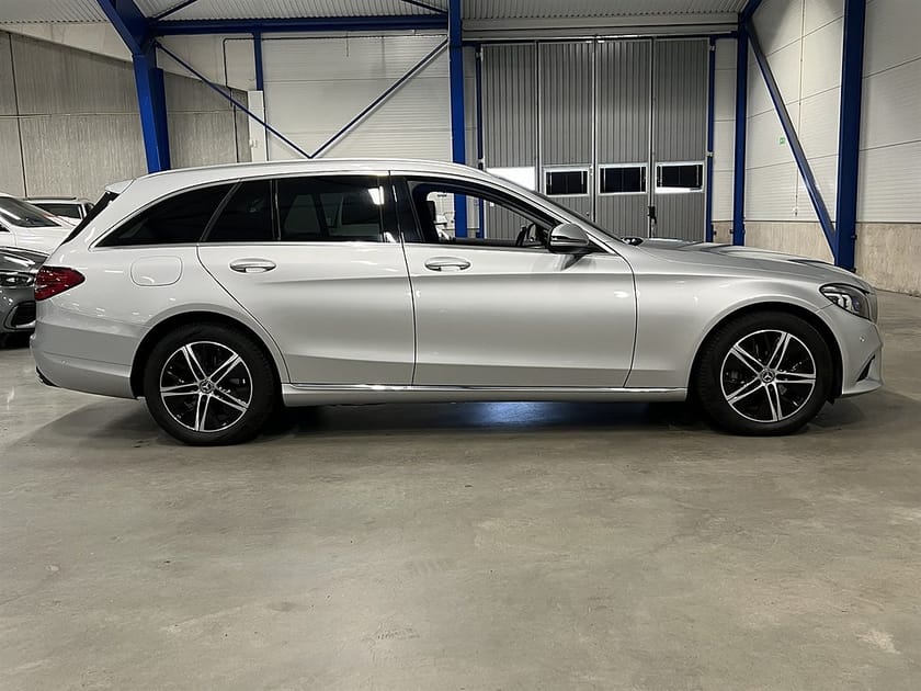 Bild 3 av Mercedes-Benz C 220 T d 194 HK / Avantgarde / Värmare / Drag / Backkamera /