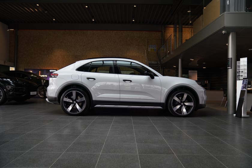 Bild 2 av Porsche Macan 4 Electric / 408 HK / VAT
