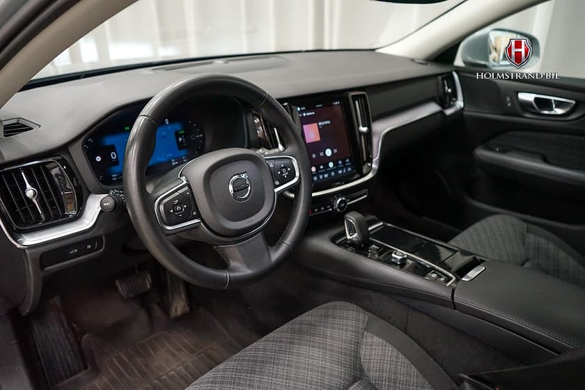 Bild 5 av Volvo V60 T6 Plug-In Hybrid AWD  Core Värme Drag VOC Kamera BLIS