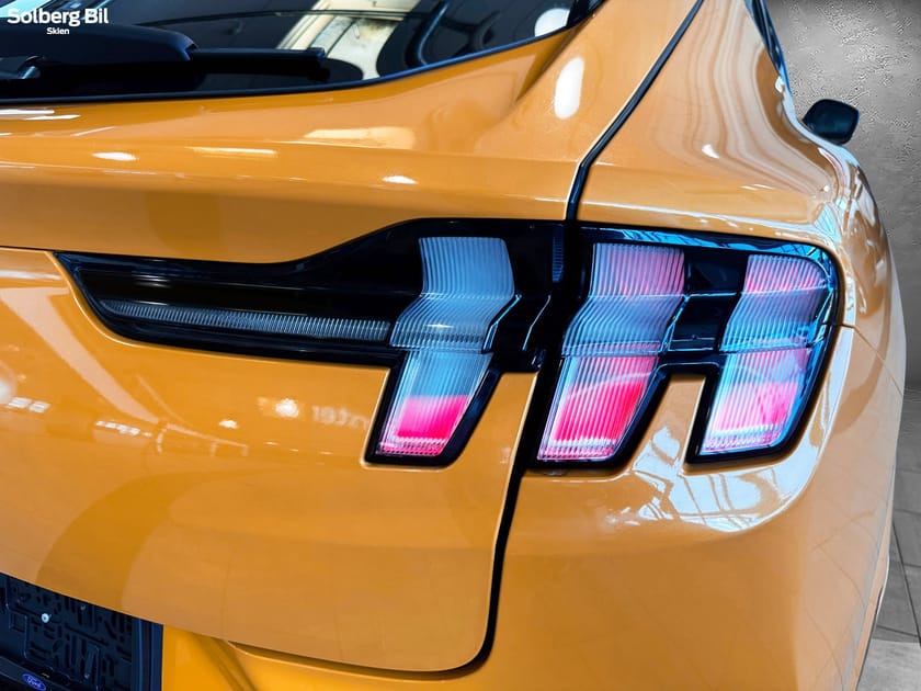 Bilde 5 av Ford Mustang Mach-E GT AWD/ soltak/ B&O/ 360 kamera