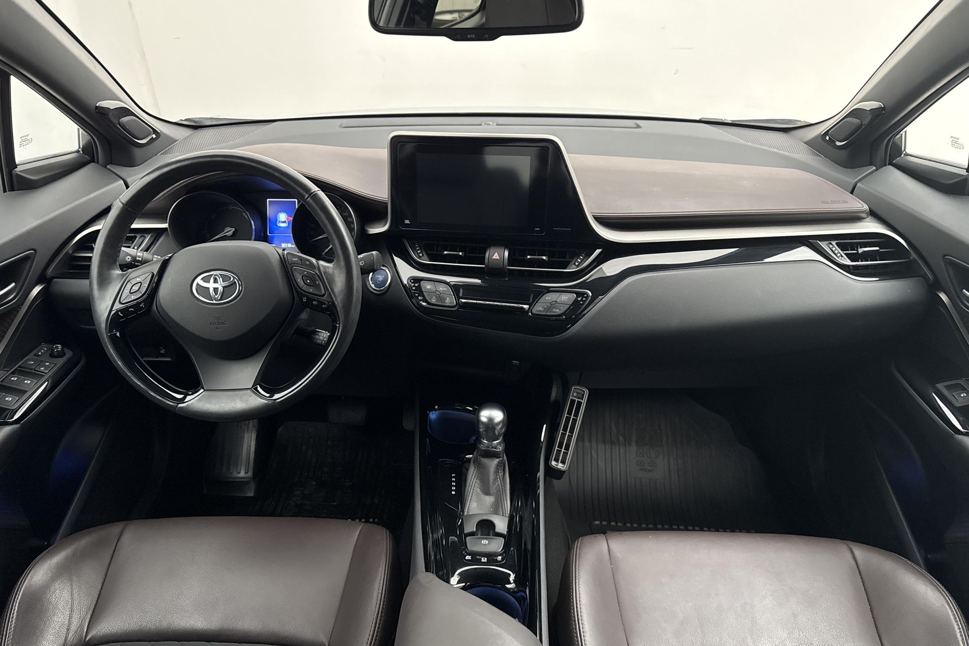 Toyota C-HR Hybrid 2017, bild 7/10