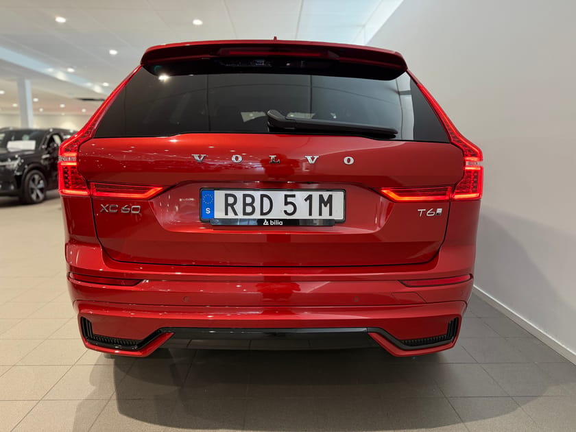 Bild 3 av Volvo XC60 T6 Plus Dark / Backkamera / Elektriskt säte / Panoramatak / 10 000kr tillbehör /