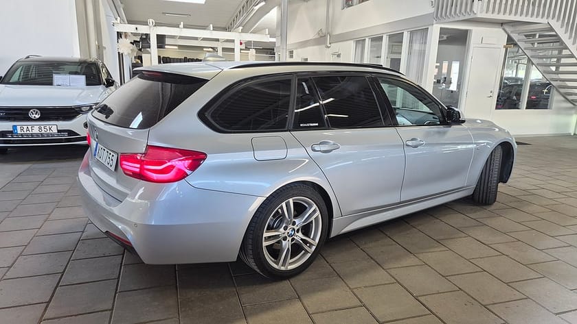 Bild 4 av BMW 320d xDrive Touring 190 Steptronic M Sport H&K PANORAMA