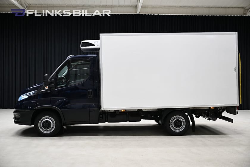 Bild 3 av Iveco Daily 35-140 Chassi Cab 136HK Automat|Volymskåp|BG-Lyft|Nattkyla|Leasbar|SeUtr!