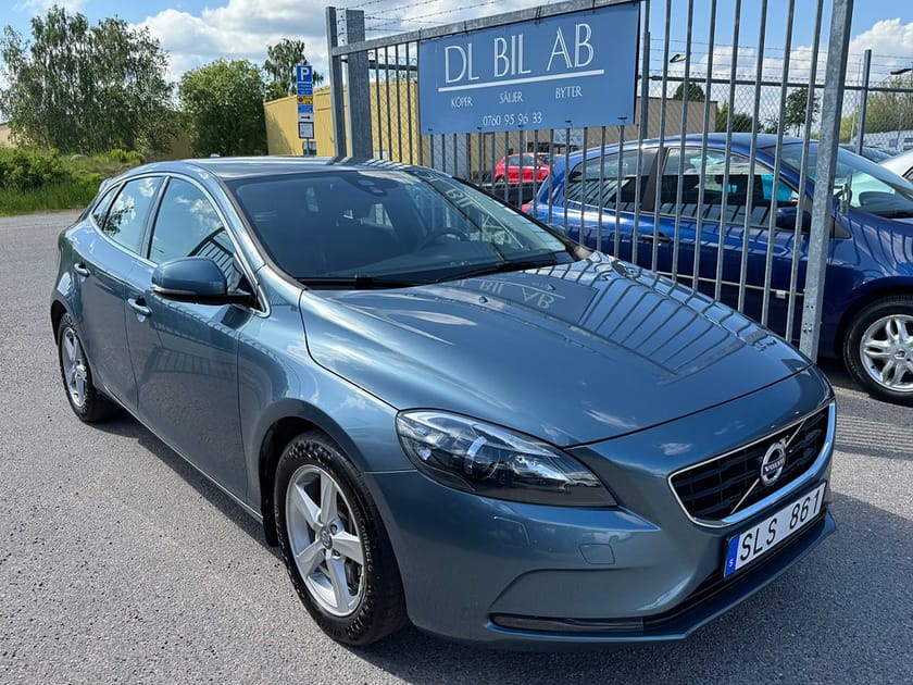 Bild 1 av Volvo V40 D4 177hk Momentum|KAMERA|SoV|NYSERV|