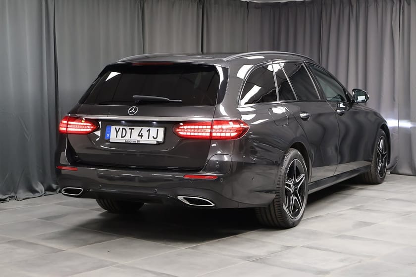 Bild 2 av Mercedes-Benz E 300 T de 4MATIC AMG Burmester Panorama 360 Night Drag